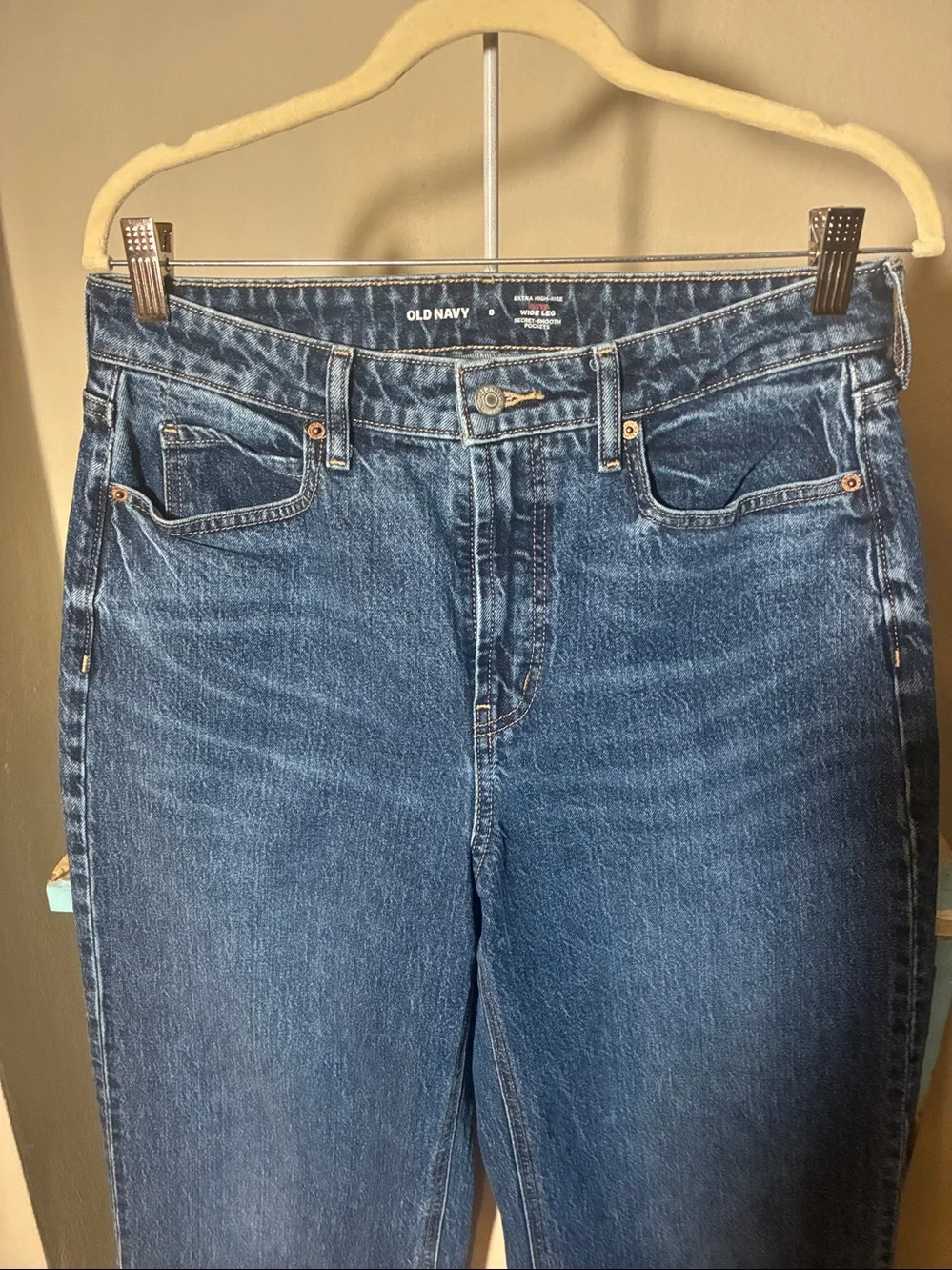 Old Navy Extra High-Rise Wide Leg Jeans - Medium Blue. Size 8 - Picture 5 of 10